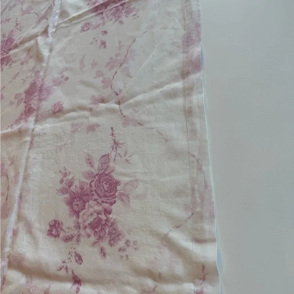 LoveShackFancy Home Rectangular Garden of Versailles Linen Tablecloth Pink - Picture 5 of 9